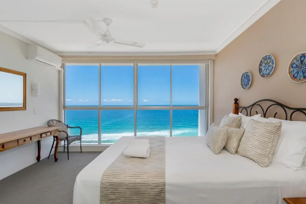 Golden Sands on the Beach - Absolute Beachfront Apartments — 2