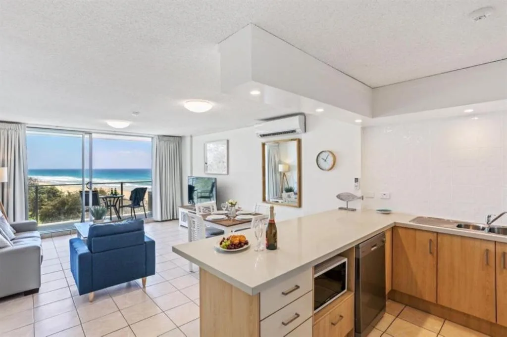 One The Esplanade Apartments on Surfers Paradise — 3