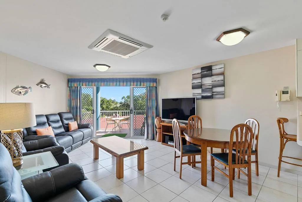 White Crest Apartments — 4