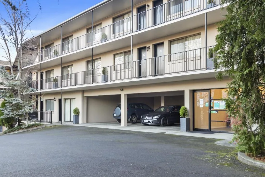 Grosvenor Court Apartments — 5