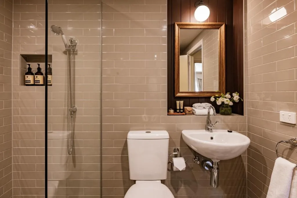 Hadley's Orient Hotel — 3