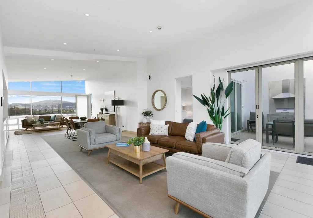 Sullivans Cove Apartments — 3
