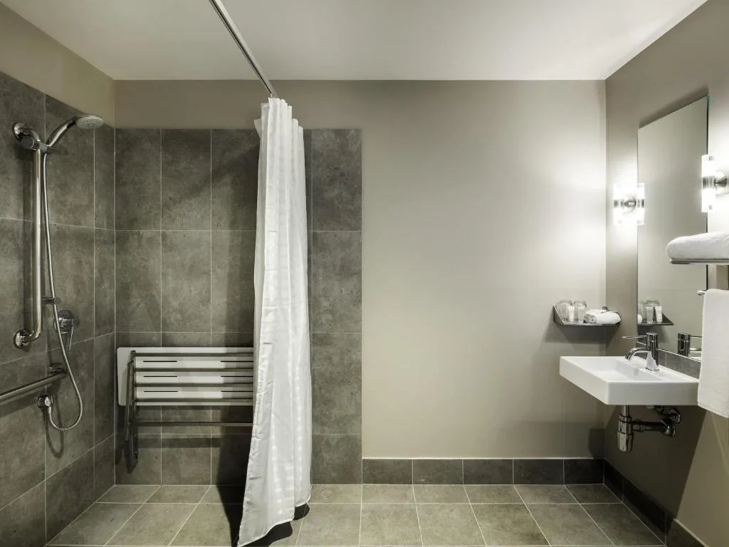 Ibis Mackay — 3