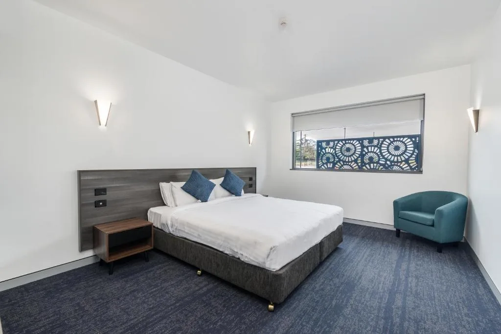 Thornton Executive Hotel — 2