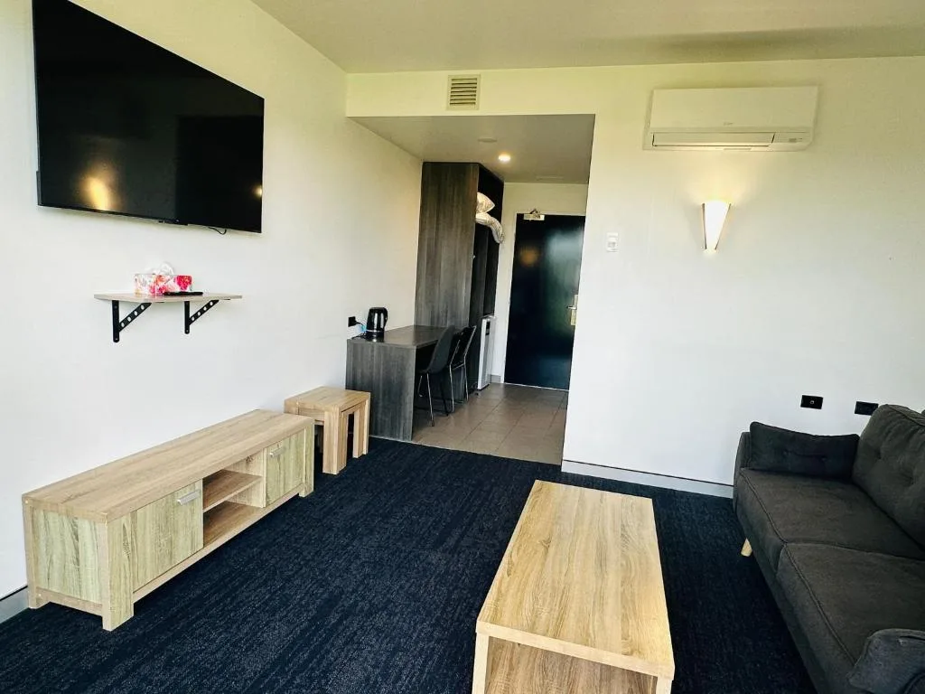 Thornton Executive Hotel — 4