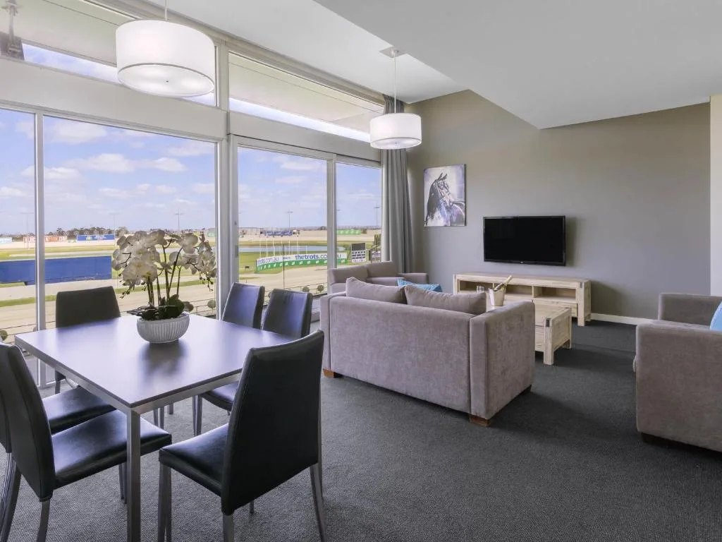 Mantra Melbourne Melton — 5