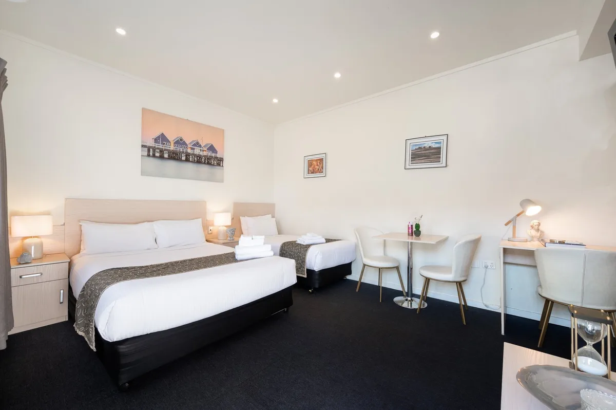 Adelaide Granada Motor Inn — 3