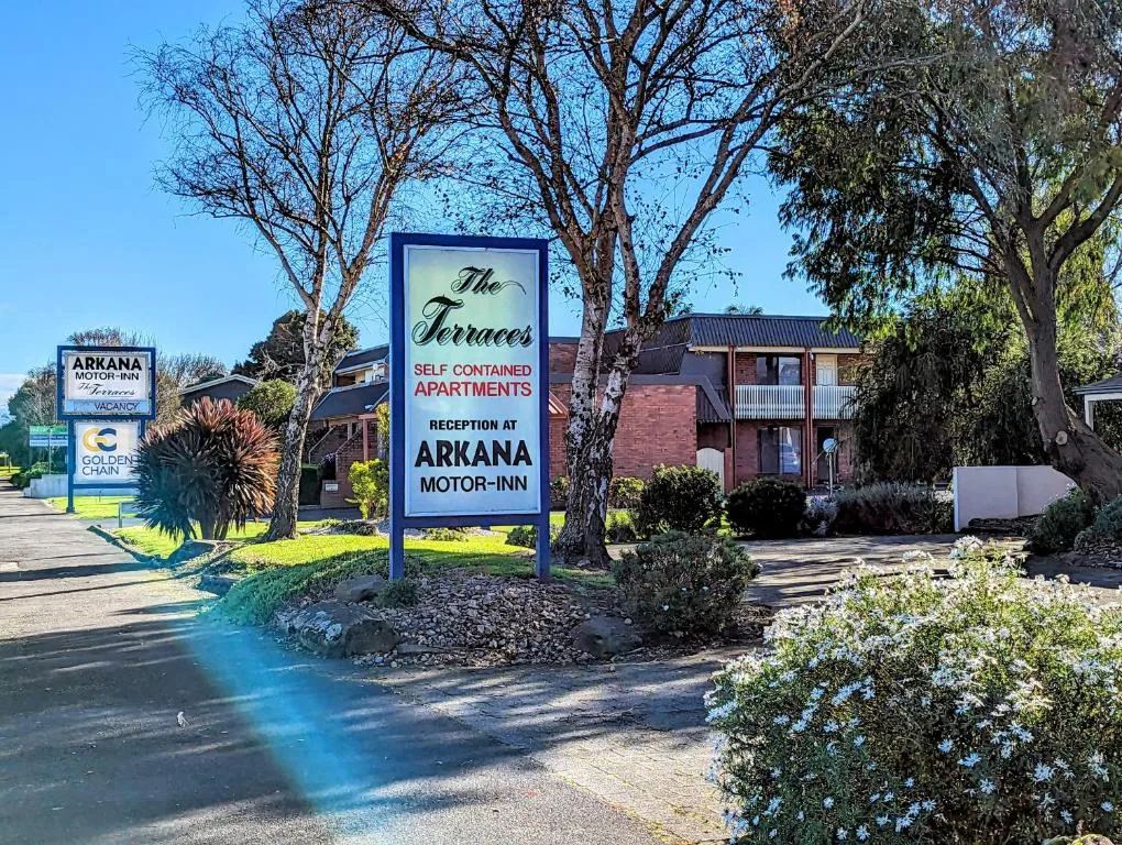 Arkana Motor Inn & Terrace Apartments — 3