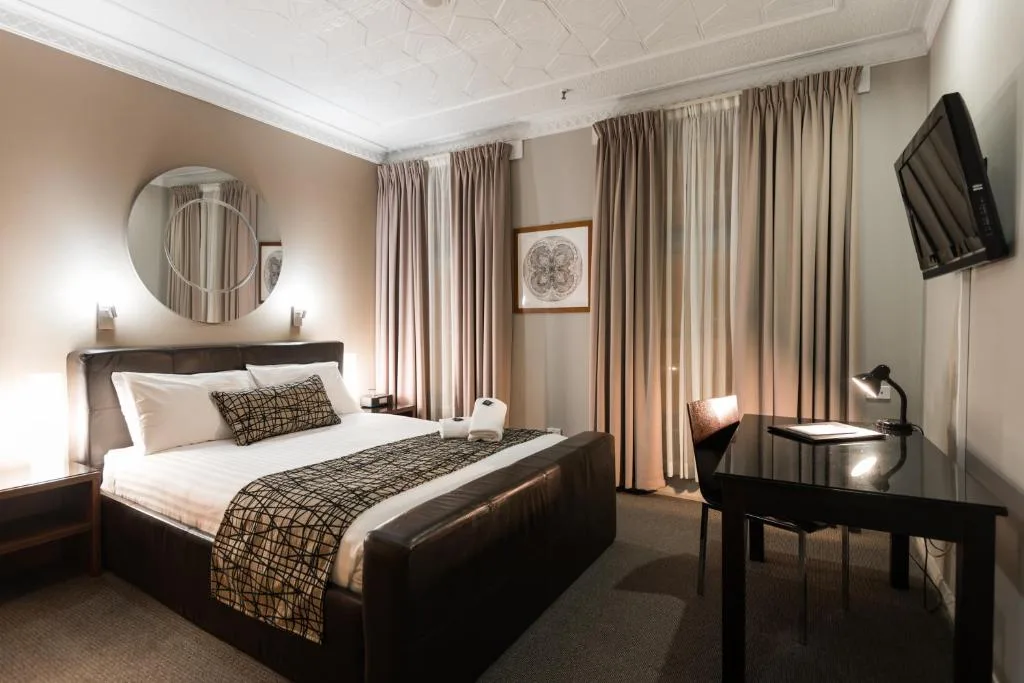 Clarendon Hotel — 2