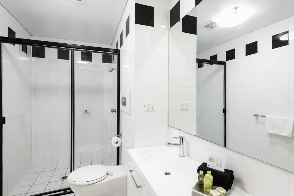 Clarendon Hotel — 3