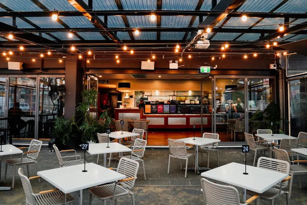 Clarendon Hotel — 4