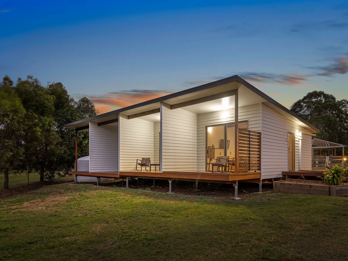 Narangba Motel aka Brisbane North B&B and Winery