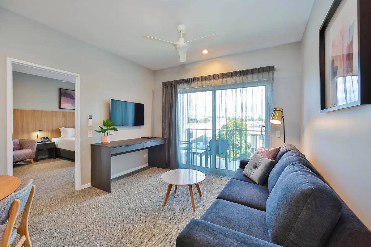 North Lakes Hotel — 2