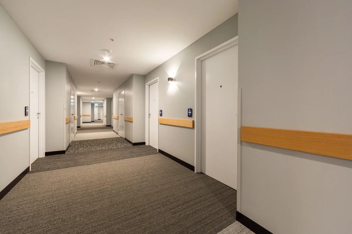 North Lakes Hotel — 5