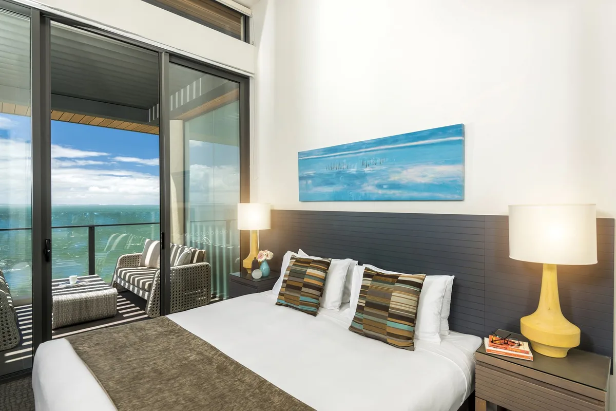 Oaks Redcliffe Mon Komo Suites — 2