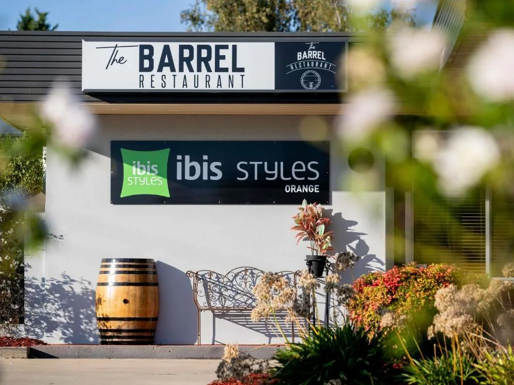ibis Styles Orange — 2