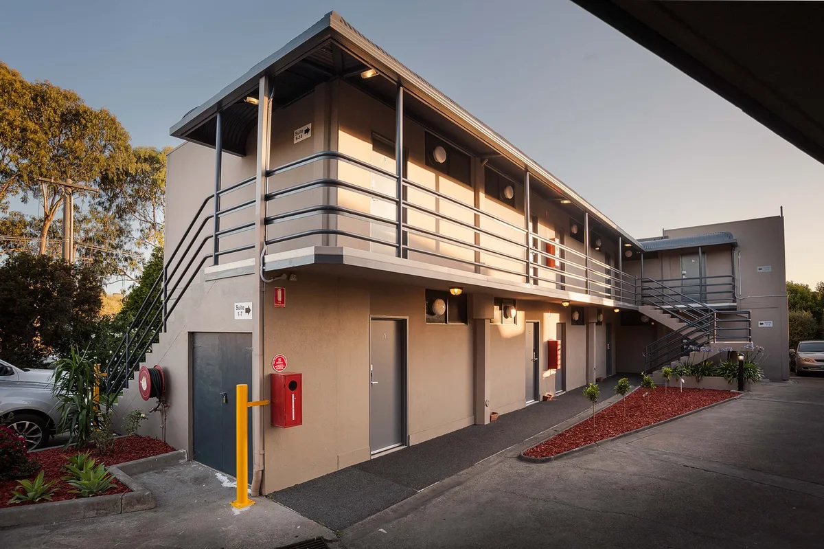 Mahoneys Motor Inn — 2