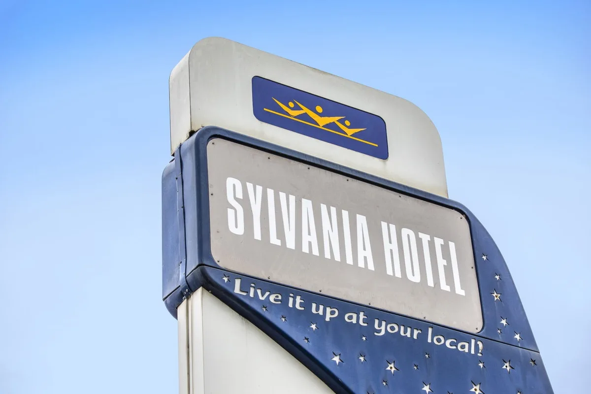 Nightcap at Sylvania Hotel — 4