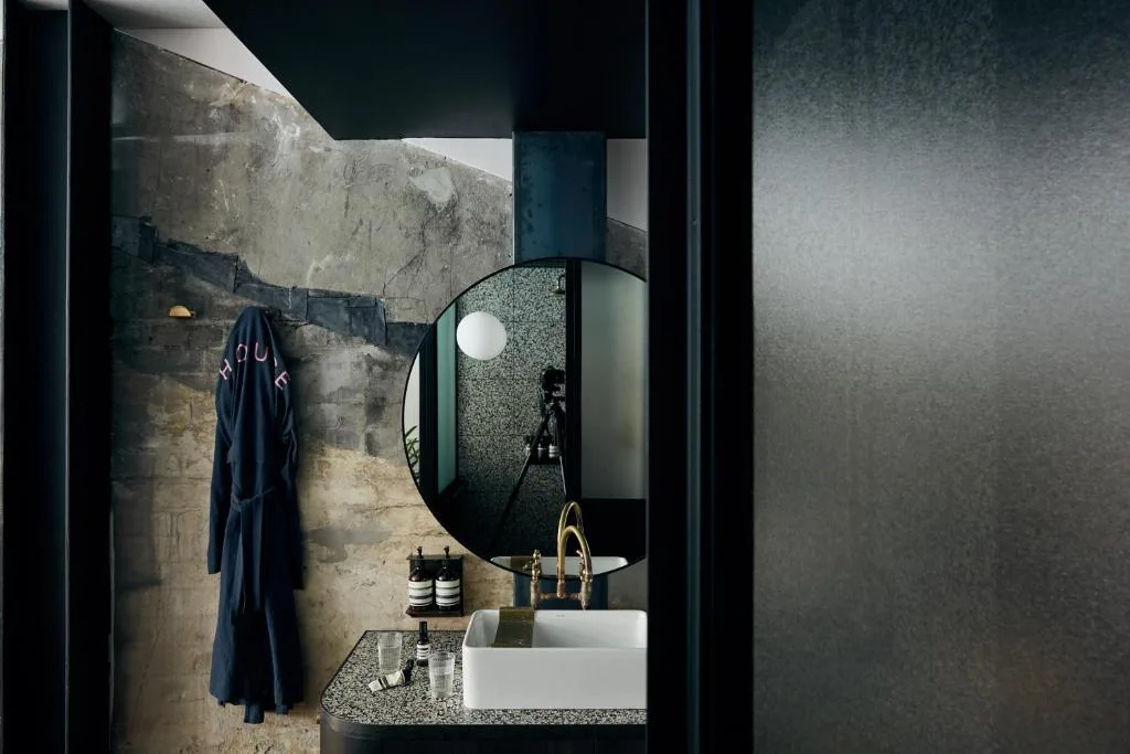 Paramount House Hotel — 3