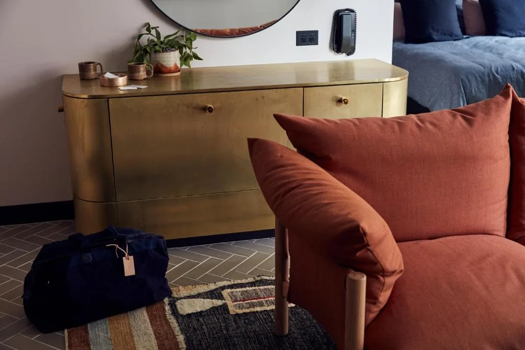 Paramount House Hotel — 5
