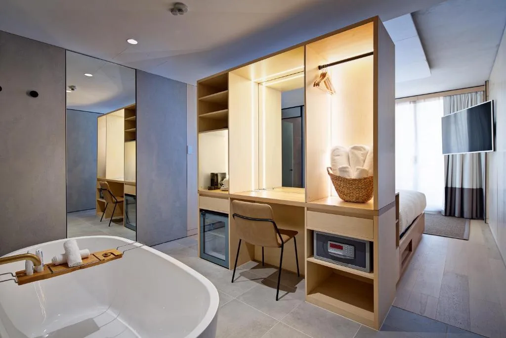 Zara Tower – Luxury Suites and Apartments — 3