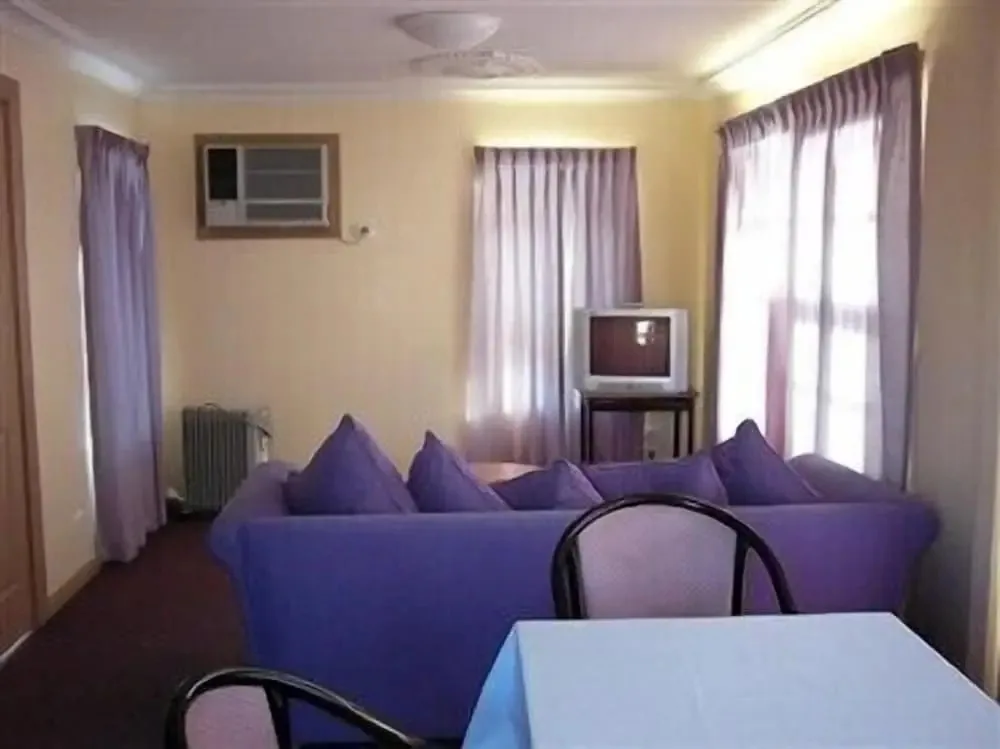 West City Motel — 4