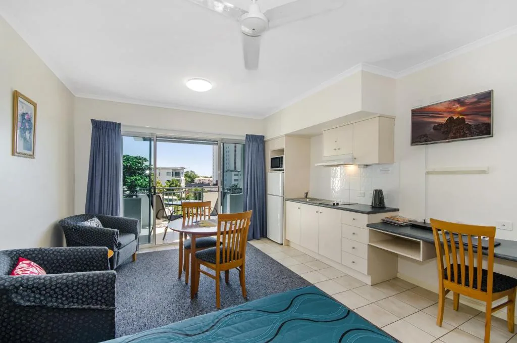 Madison Ocean Breeze Apartments — 5