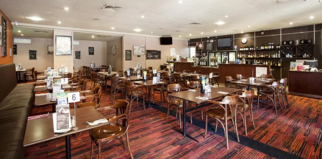 Upper Ross Hotel — 4