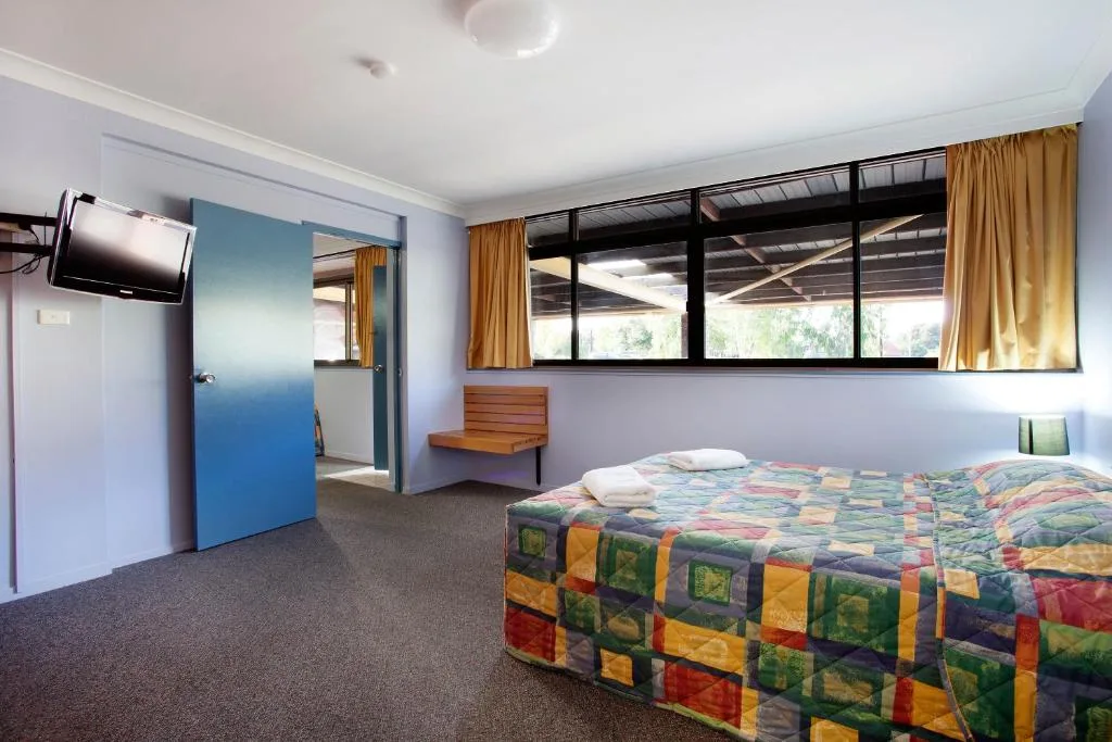 Vale Hotel — 2