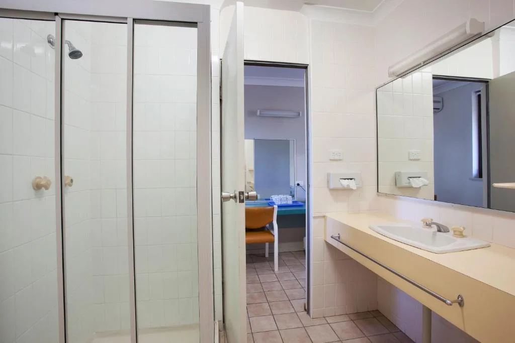 Vale Hotel — 3