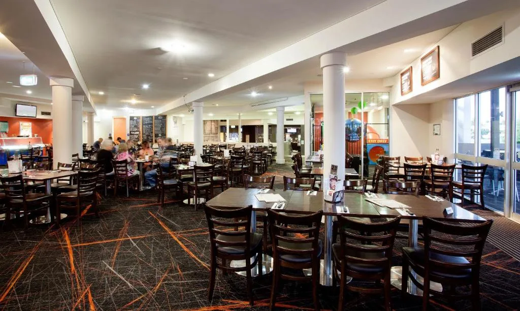 Vale Hotel — 4