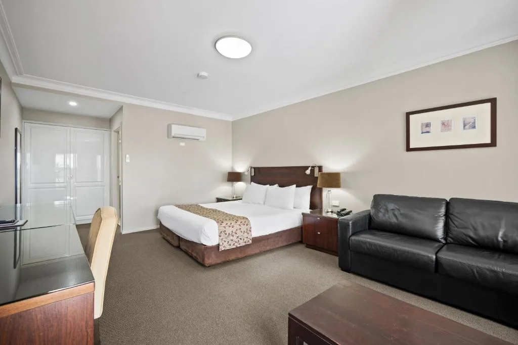 Carlyle Suites & Apartments — 2