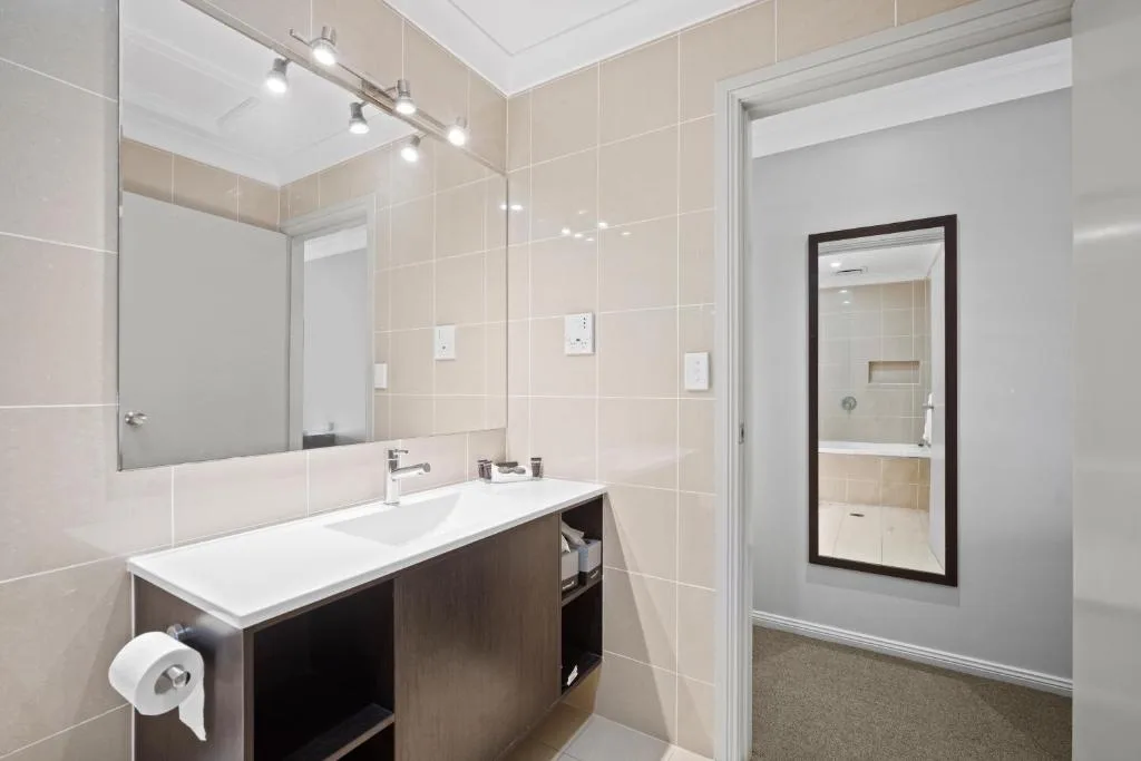 Carlyle Suites & Apartments — 3
