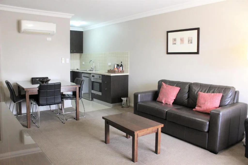 Carlyle Suites & Apartments — 4