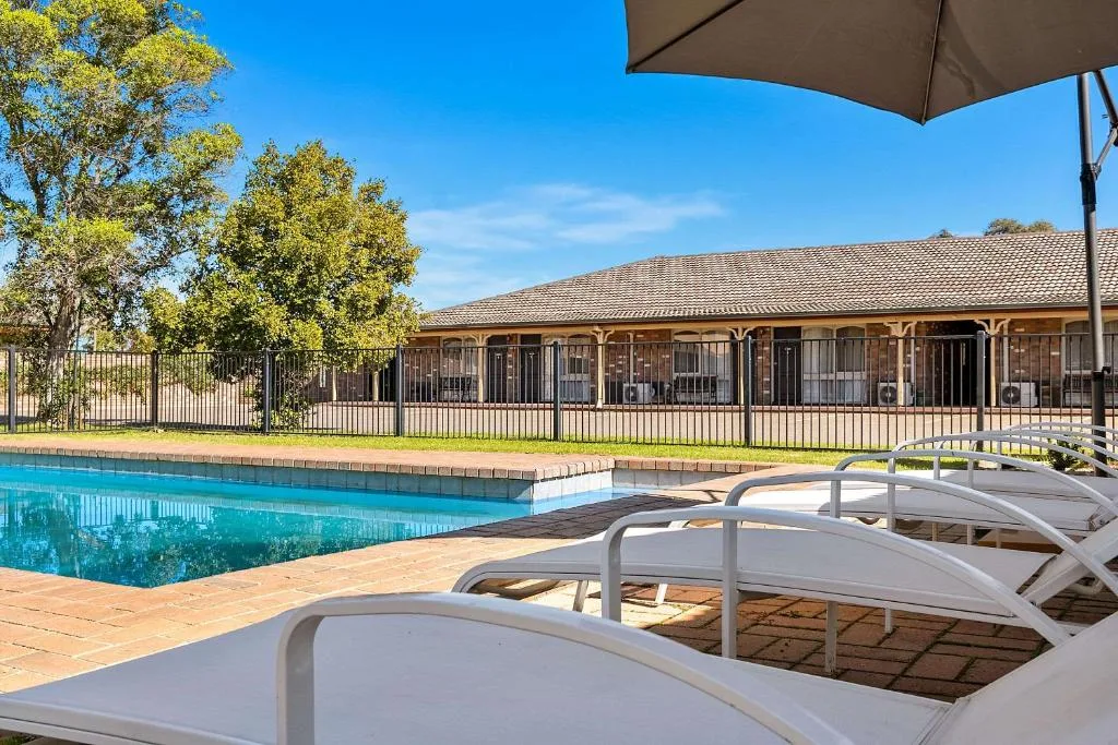 Quality Inn Carriage House — 3