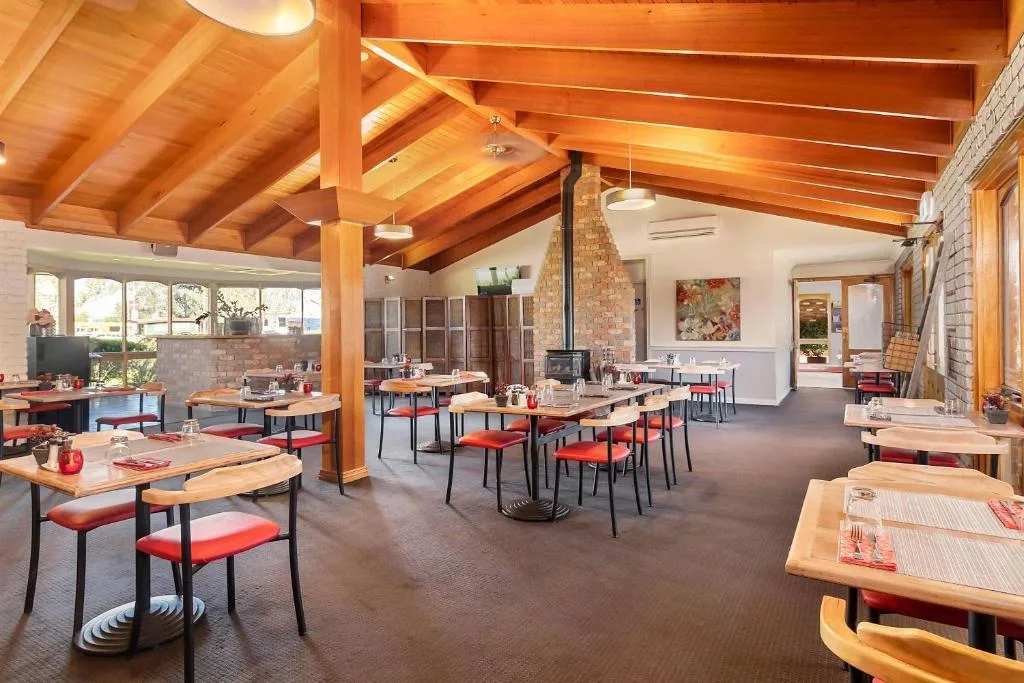 Quality Inn Carriage House — 4
