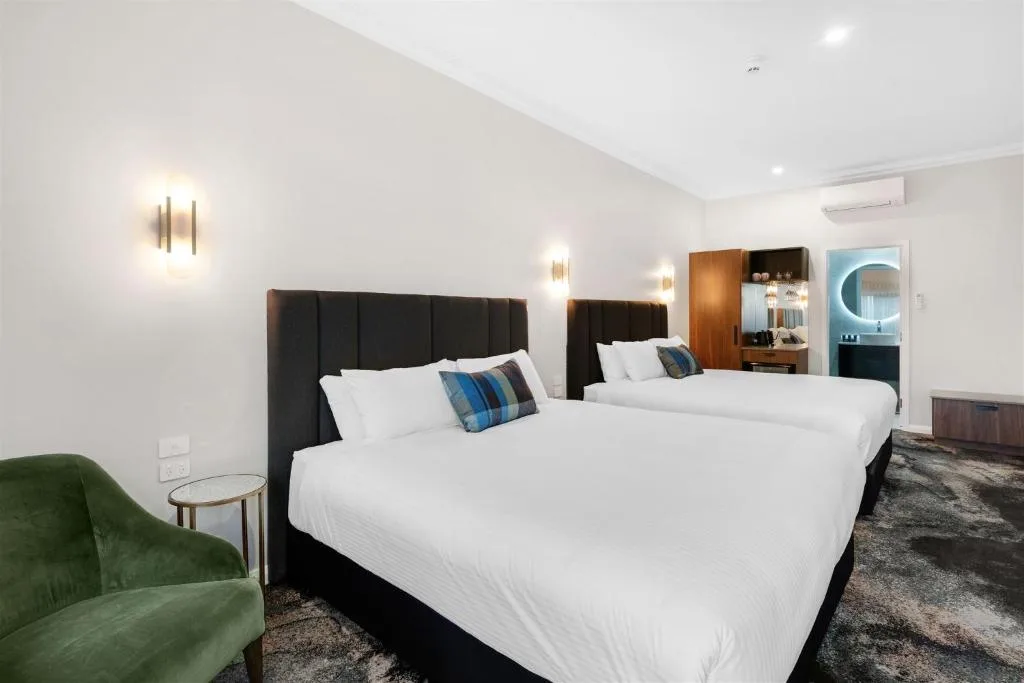 St Hugh Hotel Wagga Wagga — 2