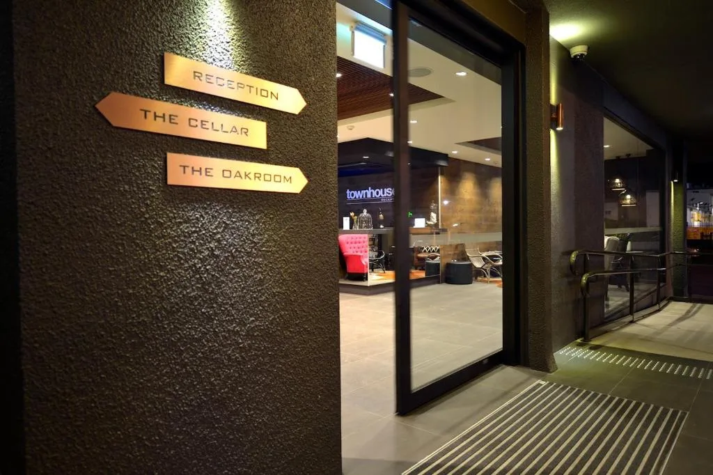 Townhouse Hotel — 4