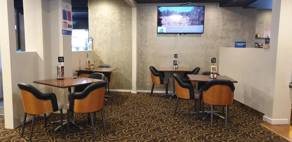 Club Hotel Warragul — 5