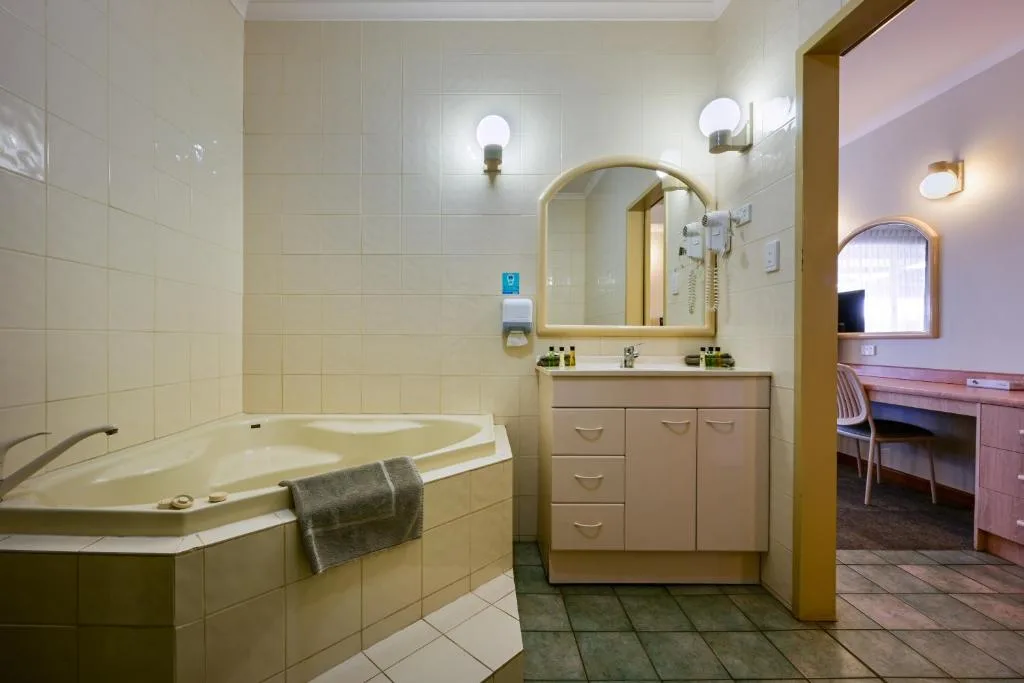Westland Hotel Motel — 3