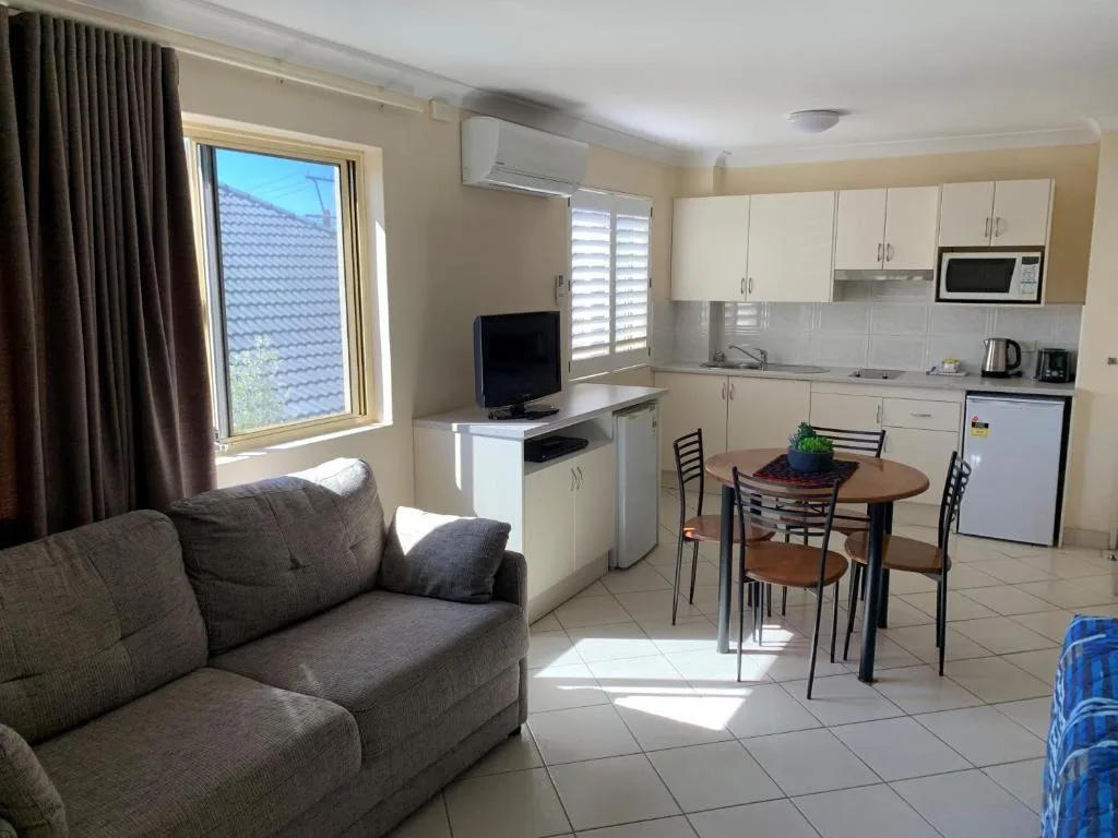 Bel Mondo Apartments — 4