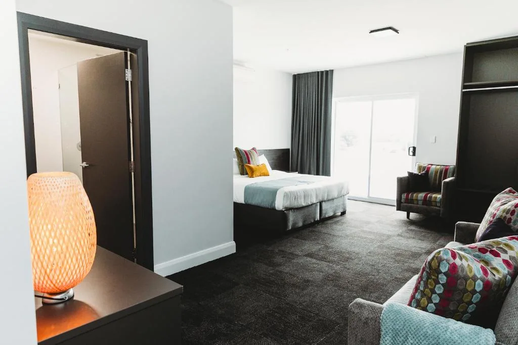 Coniston Hotel Wollongong — 2