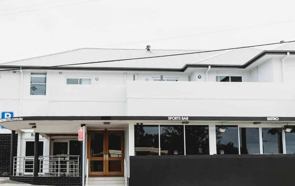 Coniston Hotel Wollongong — 3