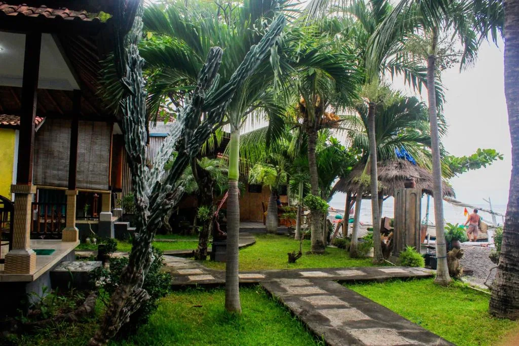 COCONUT BEACH BUNGALOWs & WARUNG 2 — 5