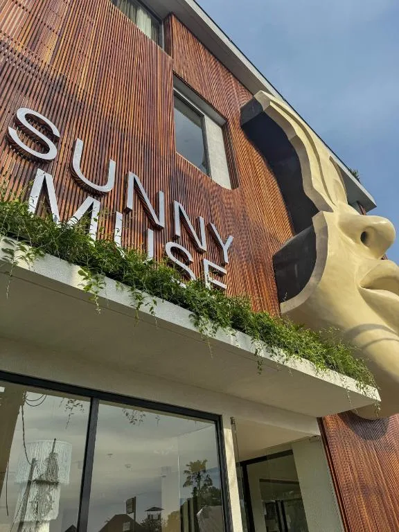 Sunny Muse by Betterplace