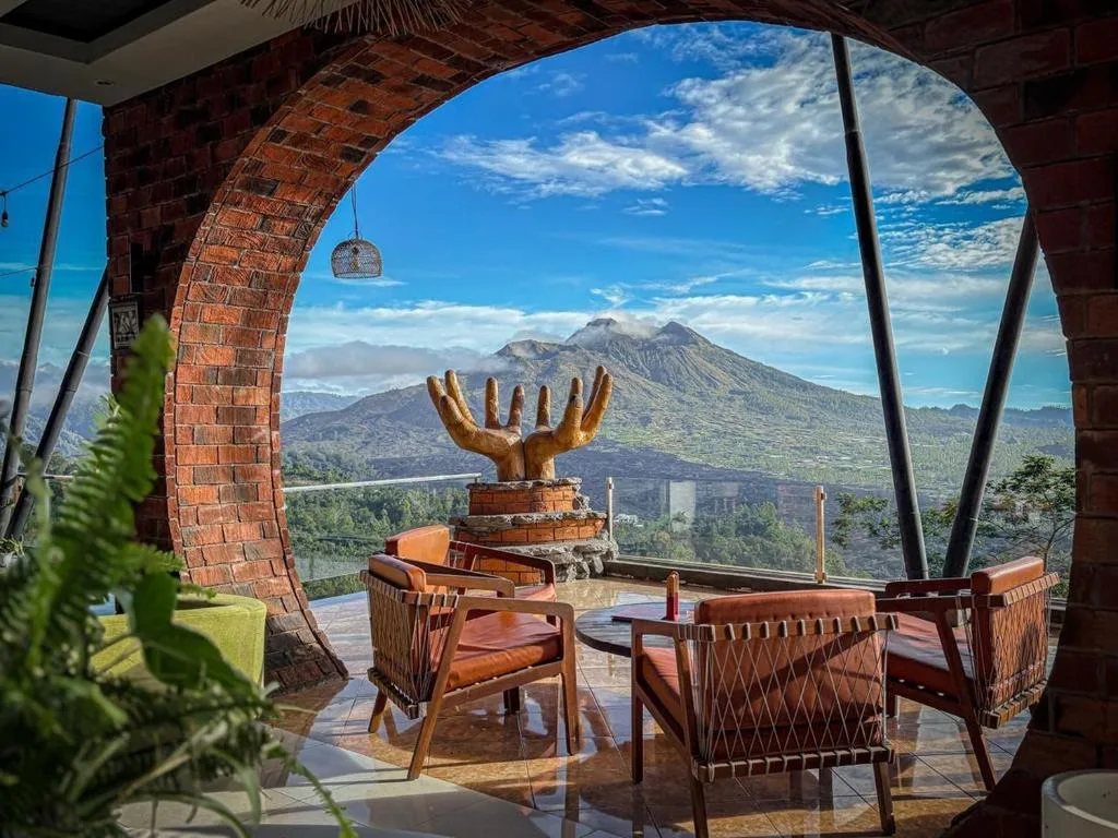 Caldera Hotel & Restaurant