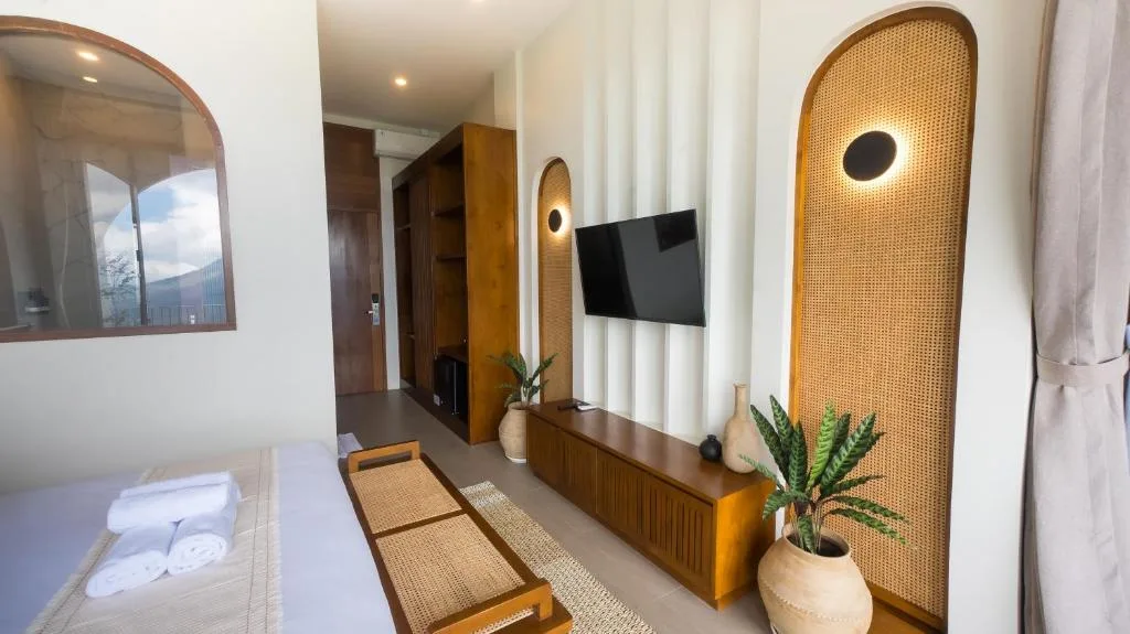 El Lago Hotel — 4