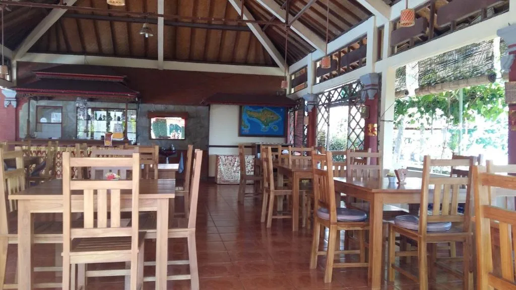 Lovina Beach Hotel — 4