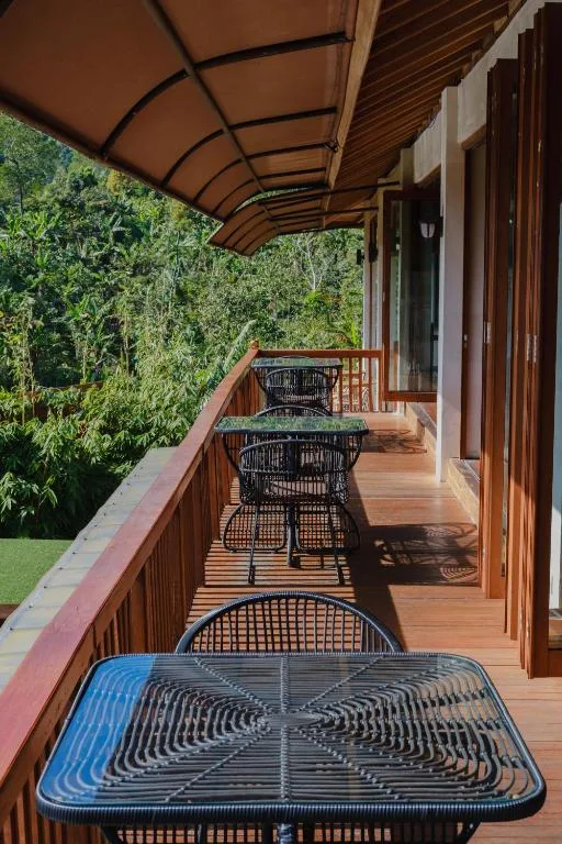 Giriwood Hotel & Villa — 4