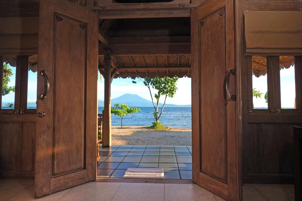 Blue Harbor Beachfront Villas & Resto